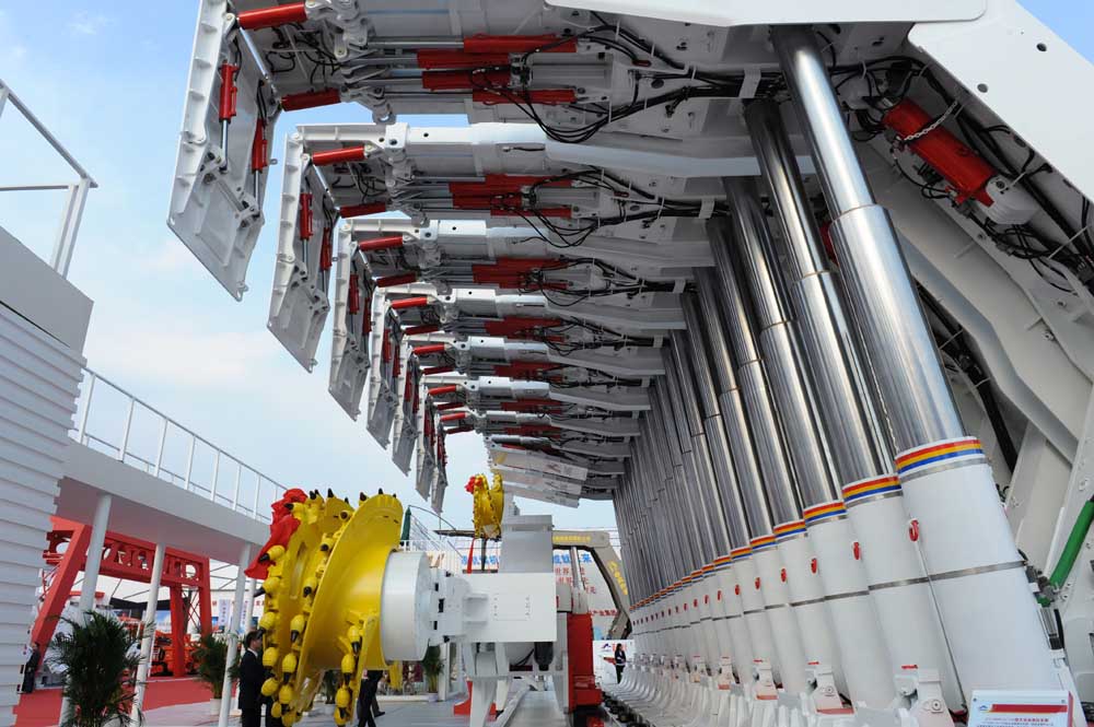 压力传感器安装在液压油缸上的实